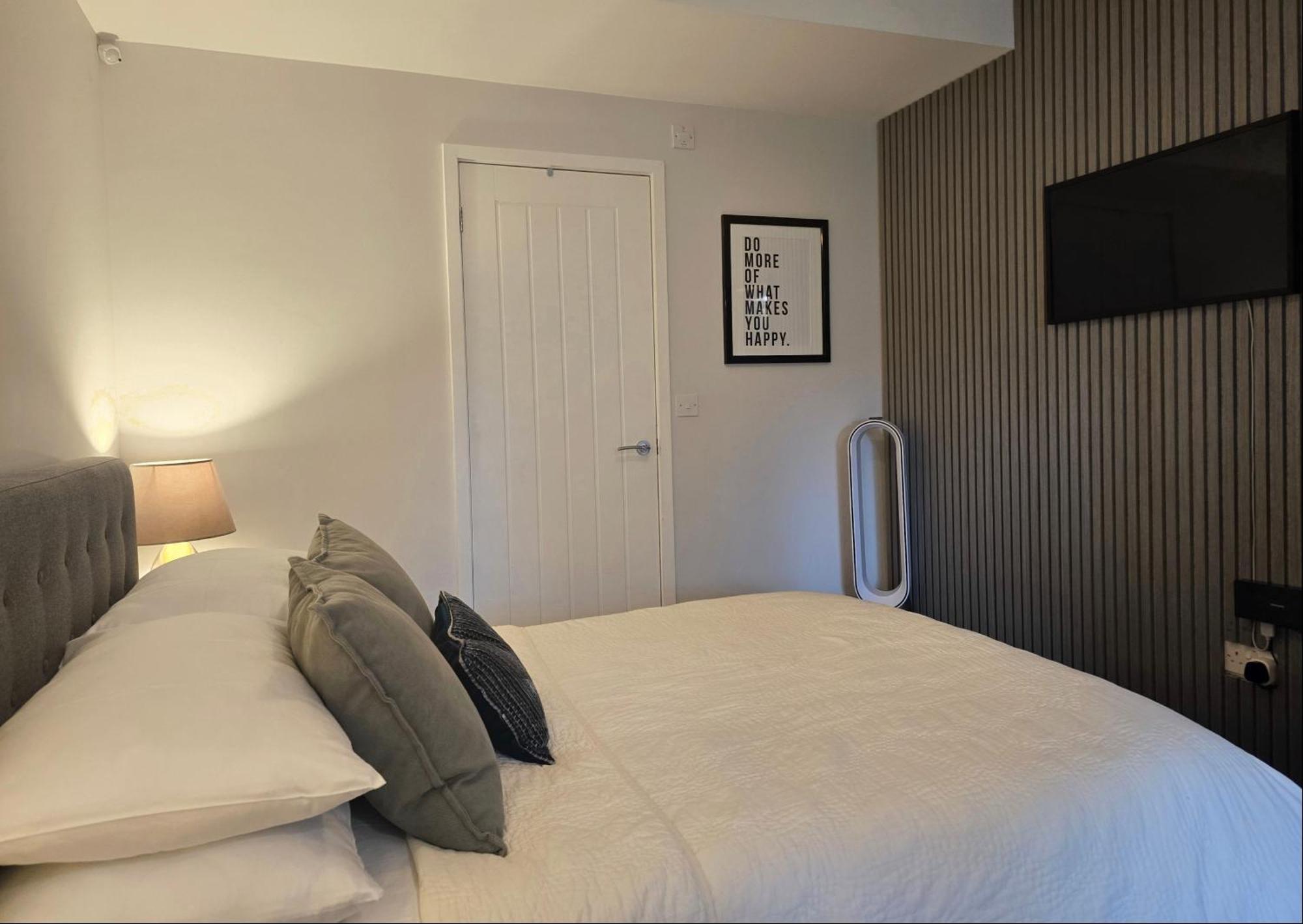 Stylish, Business Traveller Friendly Apartment, With Free Parking And Netflix Farnborough  Eksteriør billede