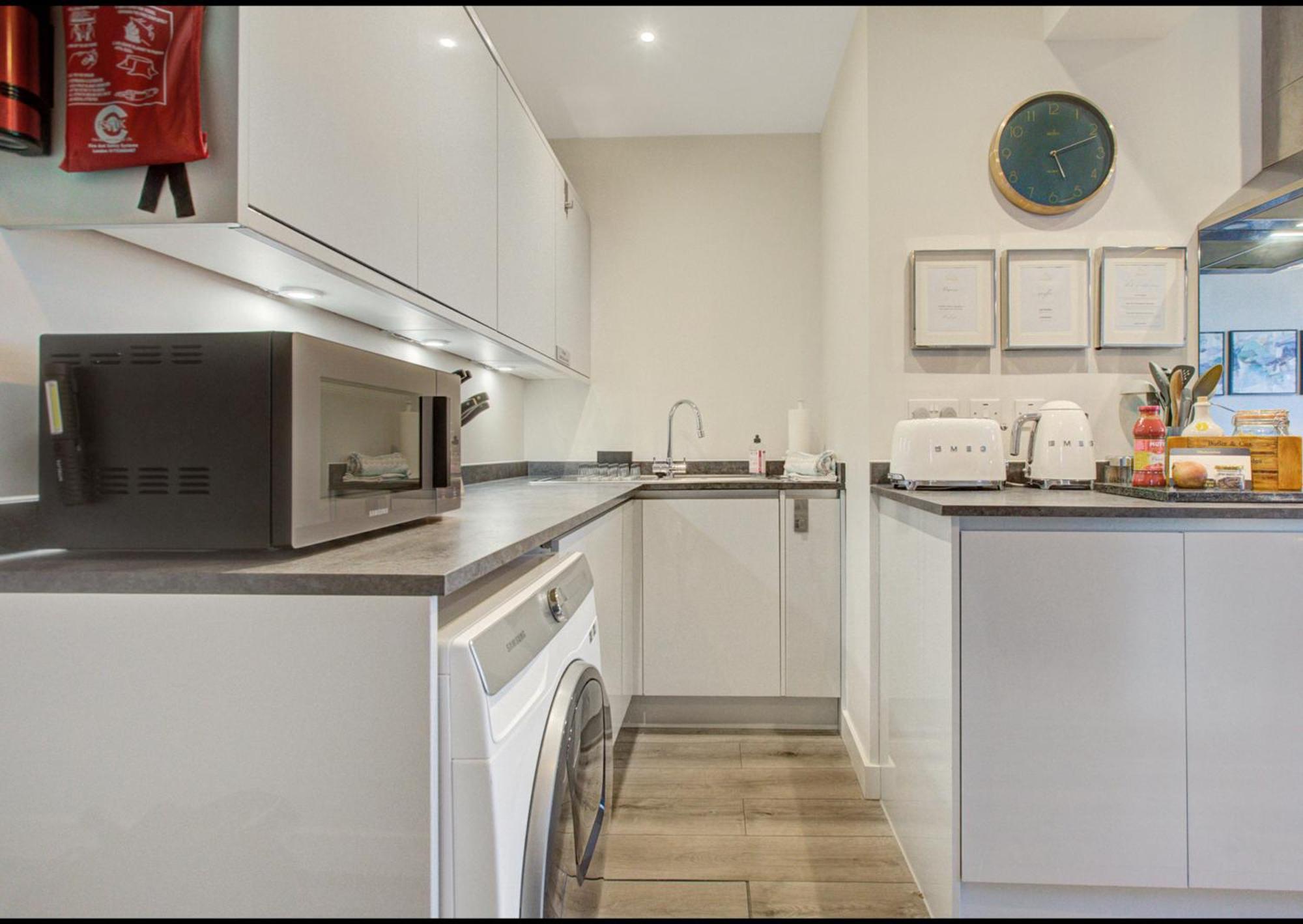 Stylish, Business Traveller Friendly Apartment, With Free Parking And Netflix Farnborough  Eksteriør billede