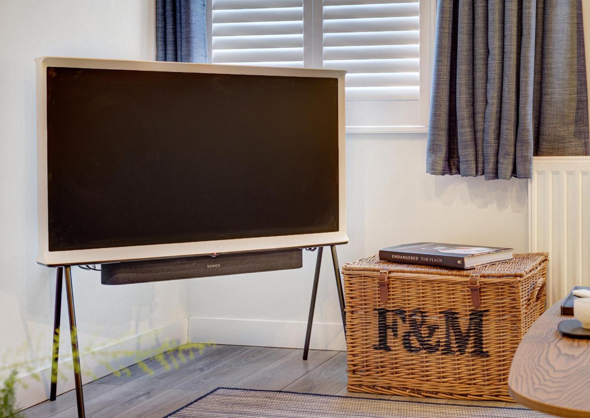 Stylish, Business Traveller Friendly Apartment, With Free Parking And Netflix Farnborough  Eksteriør billede