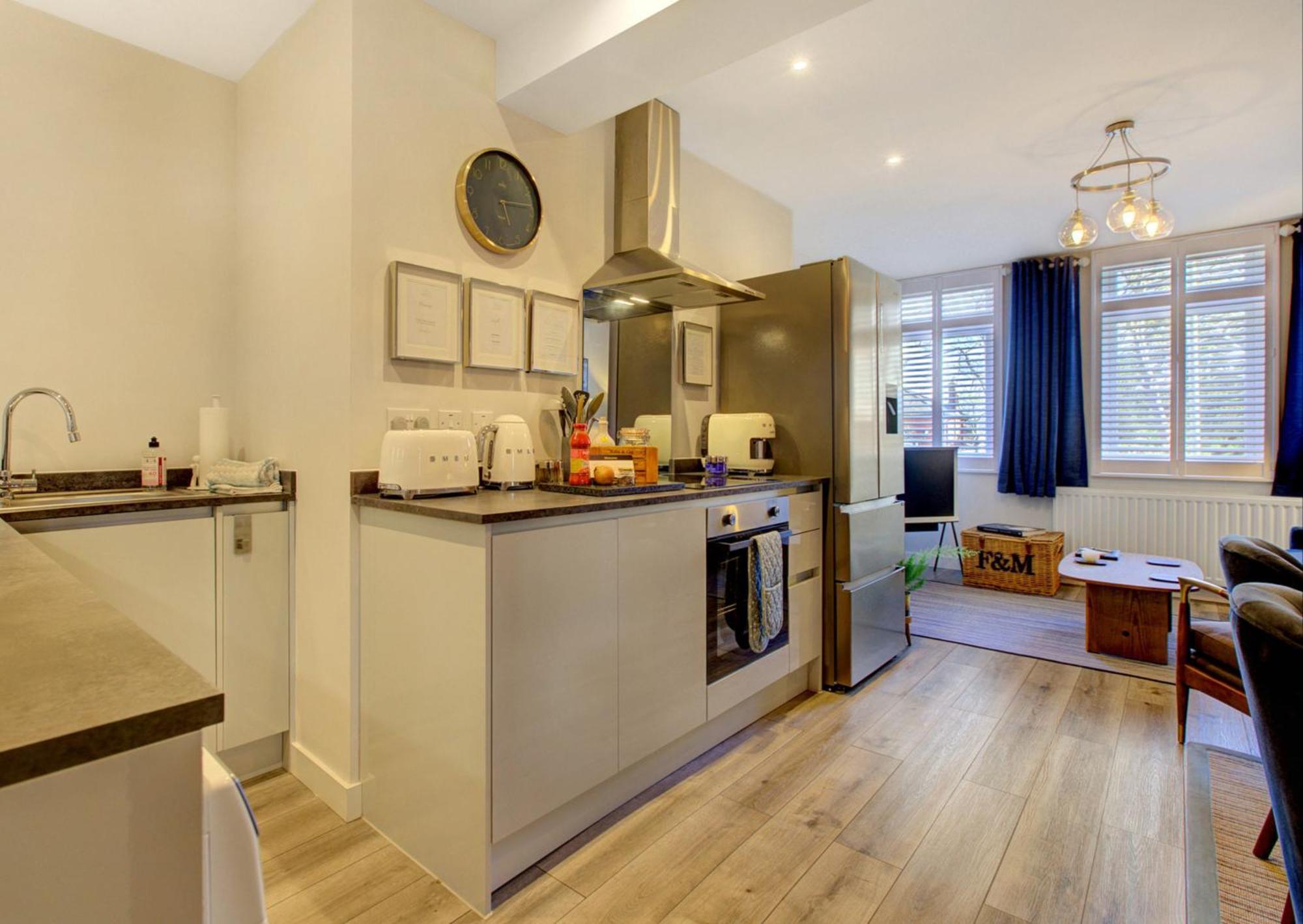 Stylish, Business Traveller Friendly Apartment, With Free Parking And Netflix Farnborough  Eksteriør billede